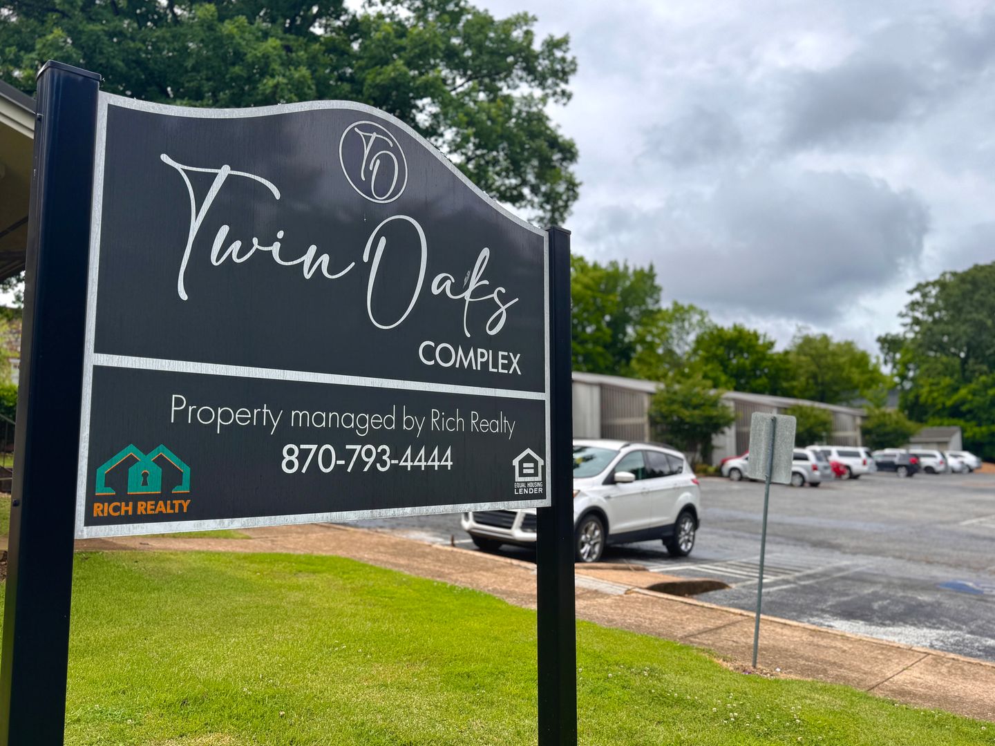 Batesville Apartment: 330 17th St.