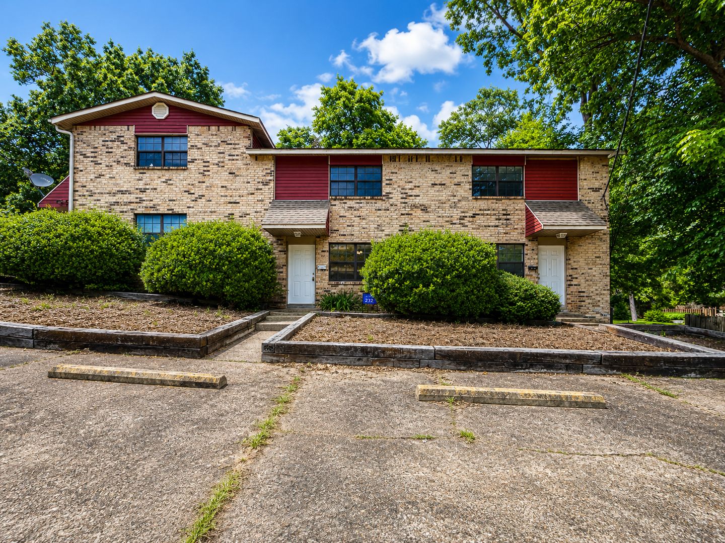 Batesville Townhome: 2315 Byers St.