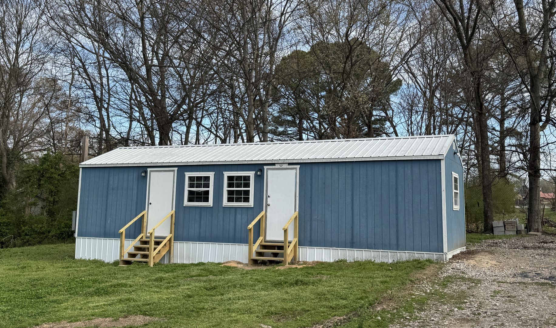 Newark House: 686 W 4th St