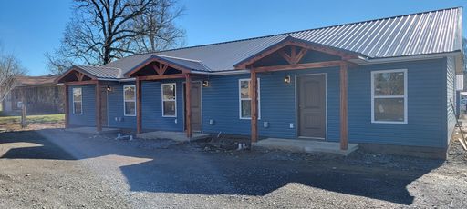 1 Bedroom/1 Bathroom Triplex Unit in Southside