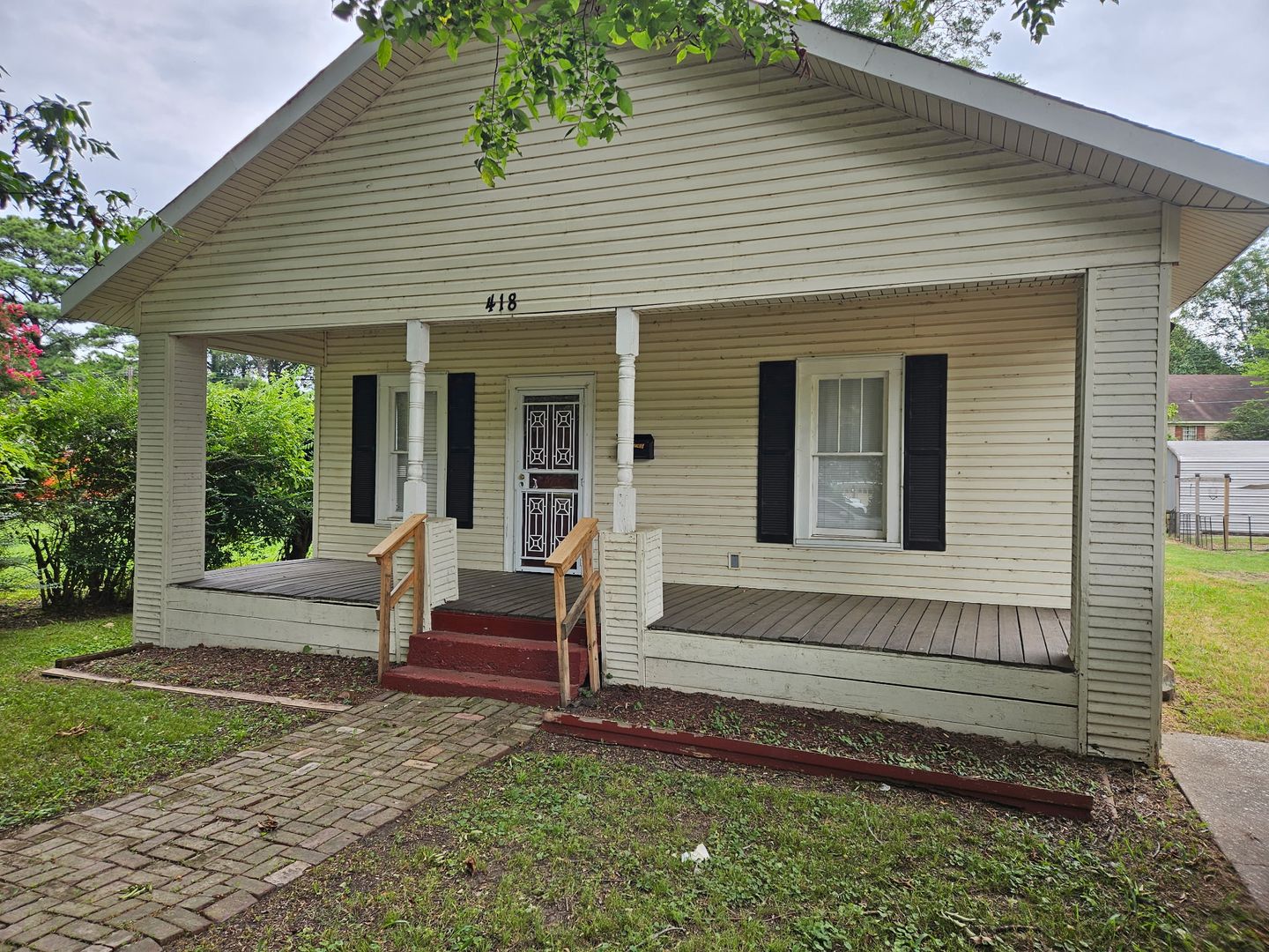 Newport House: 418 Newport Ave