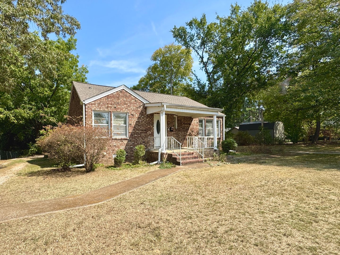 Batesville House: 1515 E College Street