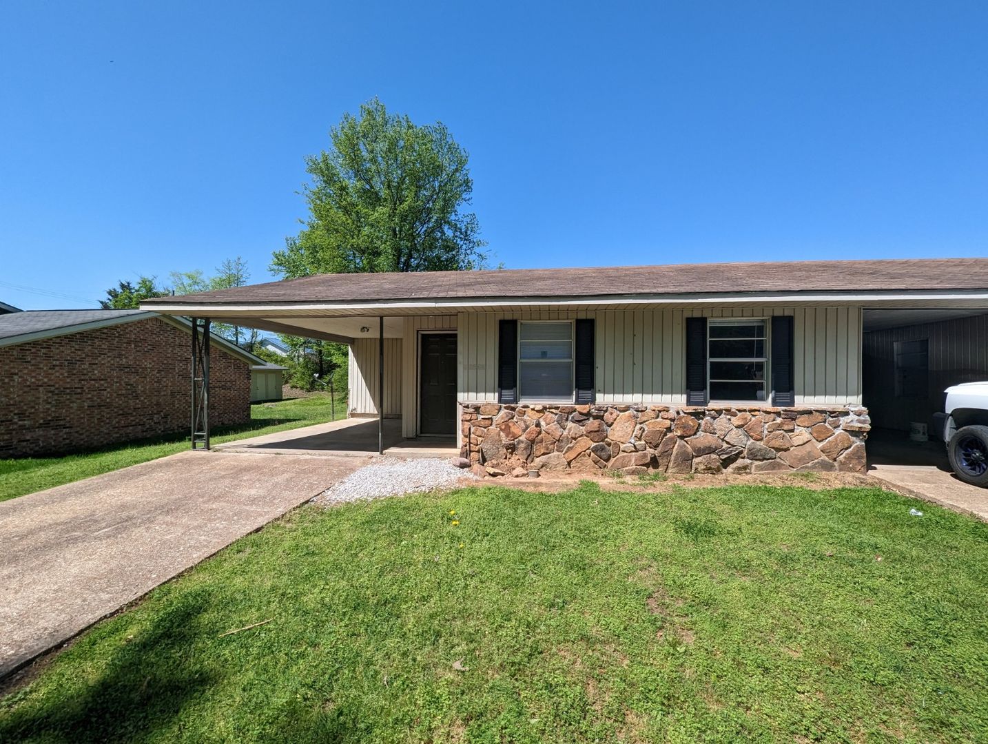 Batesville Apartment: 710-730 20th St