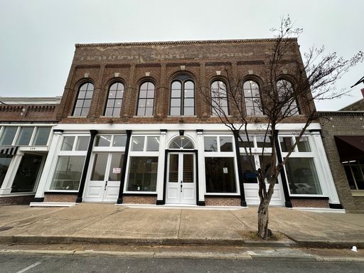 3 Bed/ 2 Bath Loft on Main Street Batesville