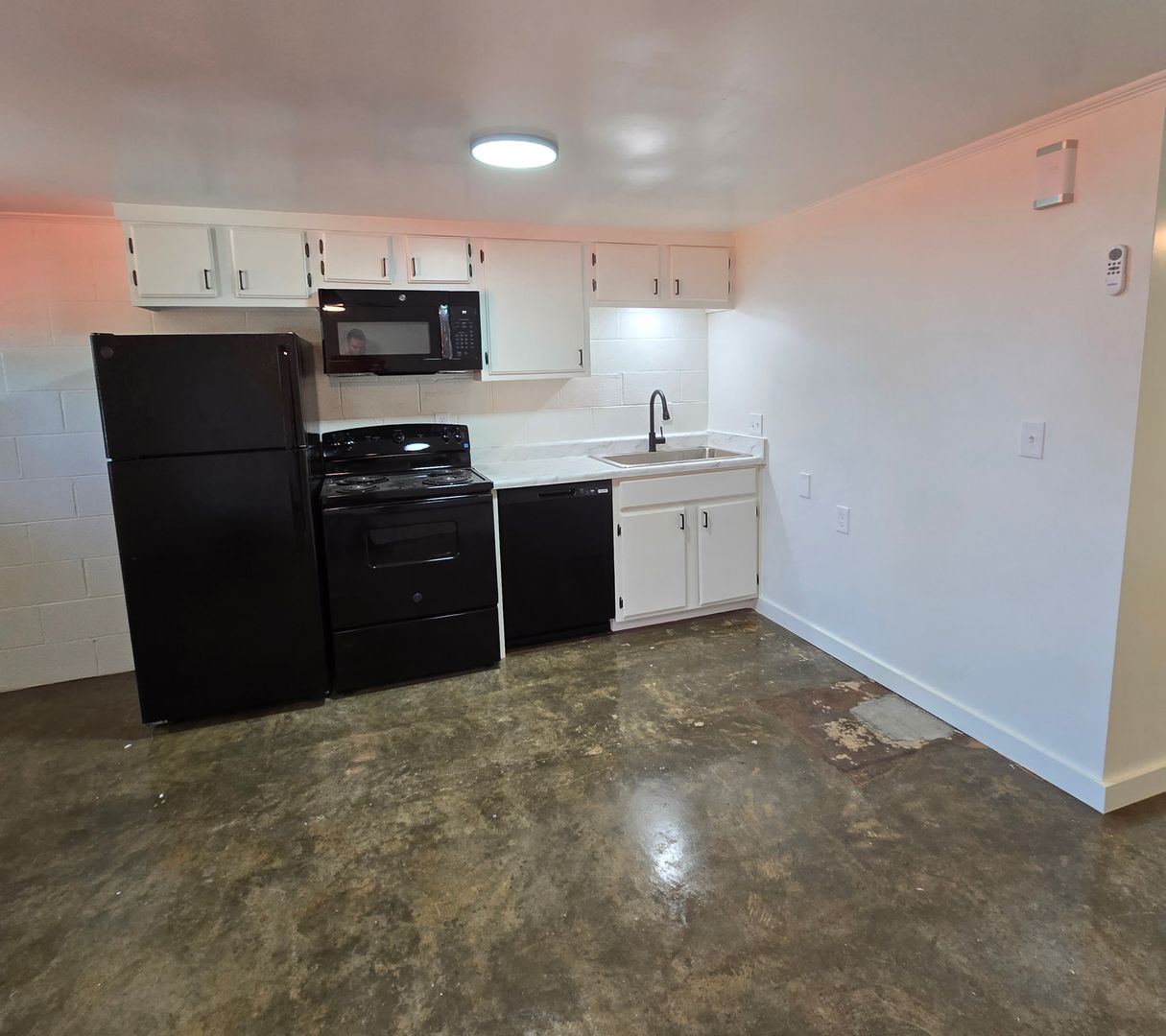 Newport Apartment: 3204 Johnson Street