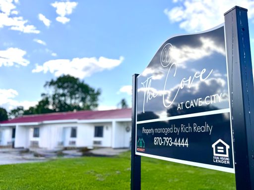Newly Remodeled 2/1 in Cave City!