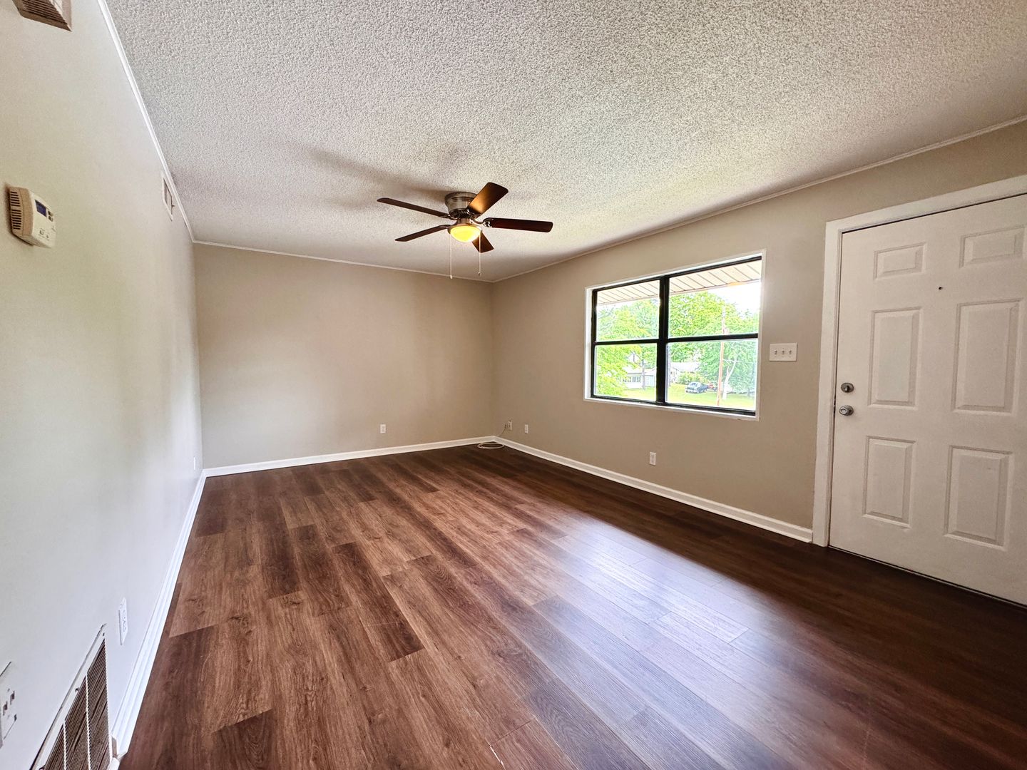 Batesville Apartment: 330 S 17th St.