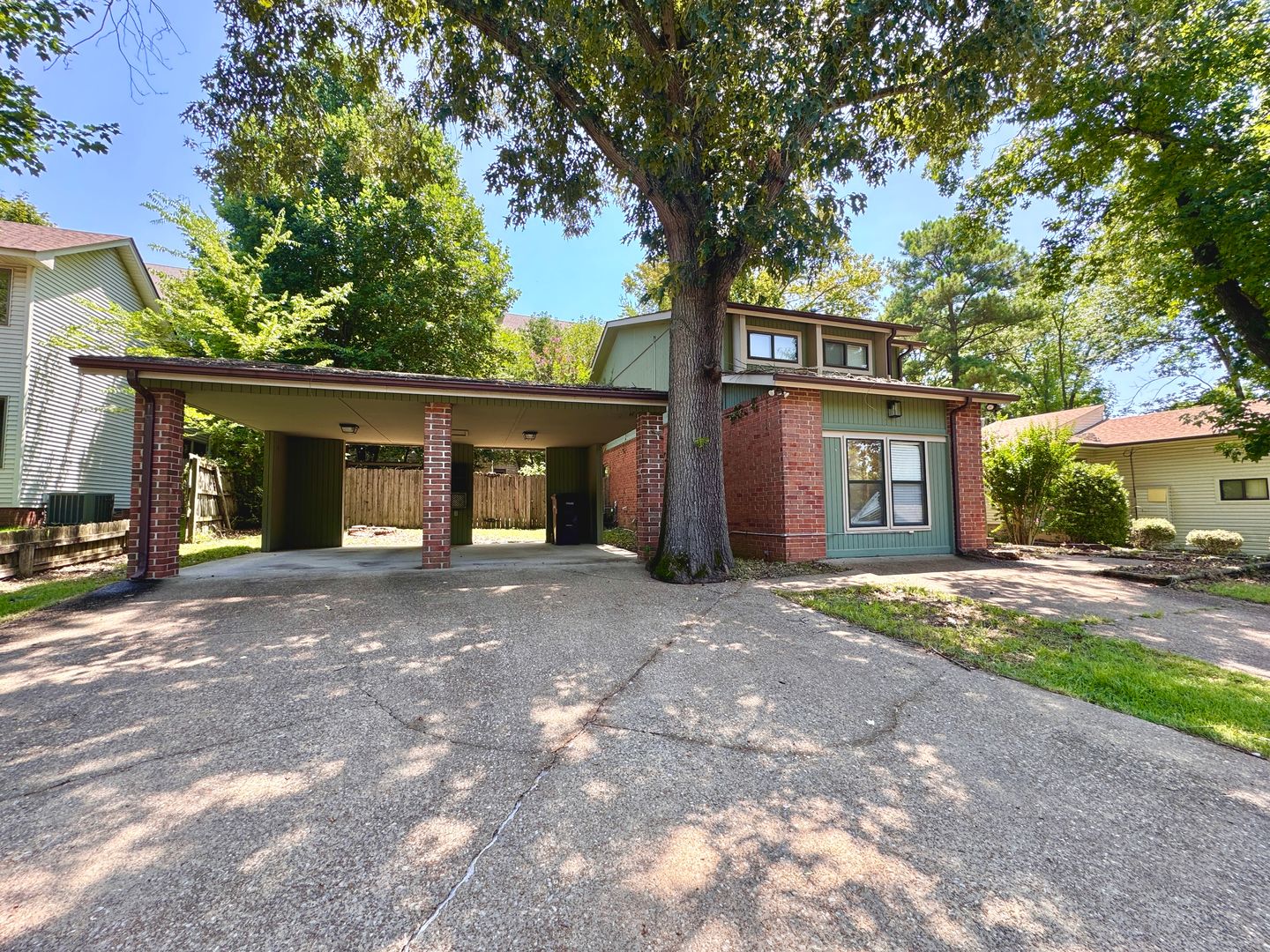 Batesville House: 9 Tanglewood Drive