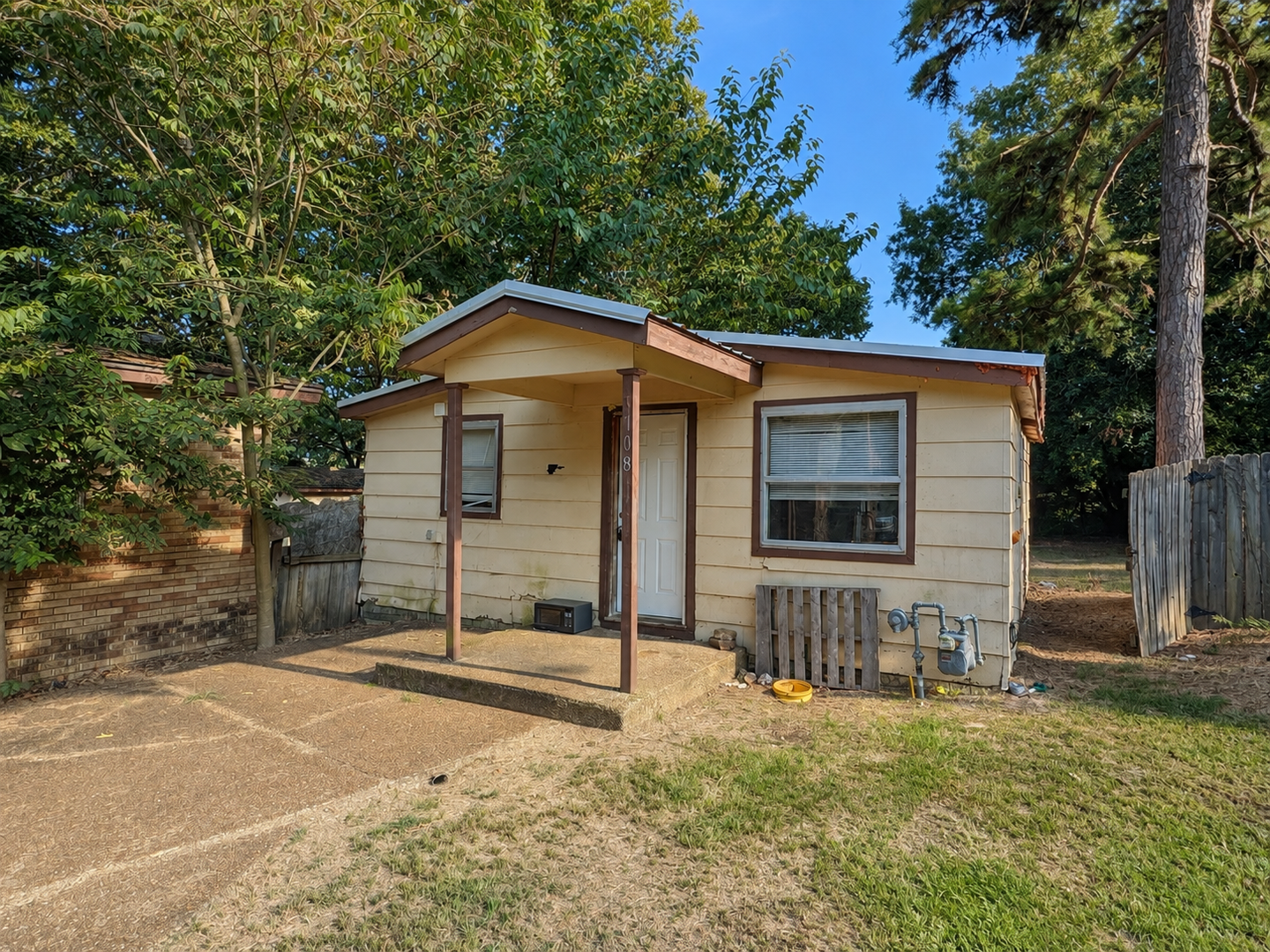 Batesville House: 108 Campbell Lane