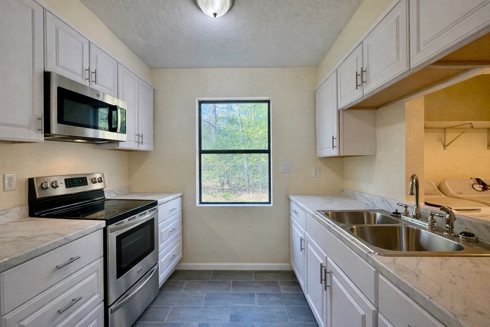 Batesville Apartment: 2501-2575 Case St.