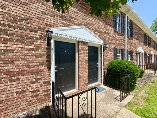 2 Bed/ 1.5 Bath Townhouse Apartment • Near Historic Downtown Batesville