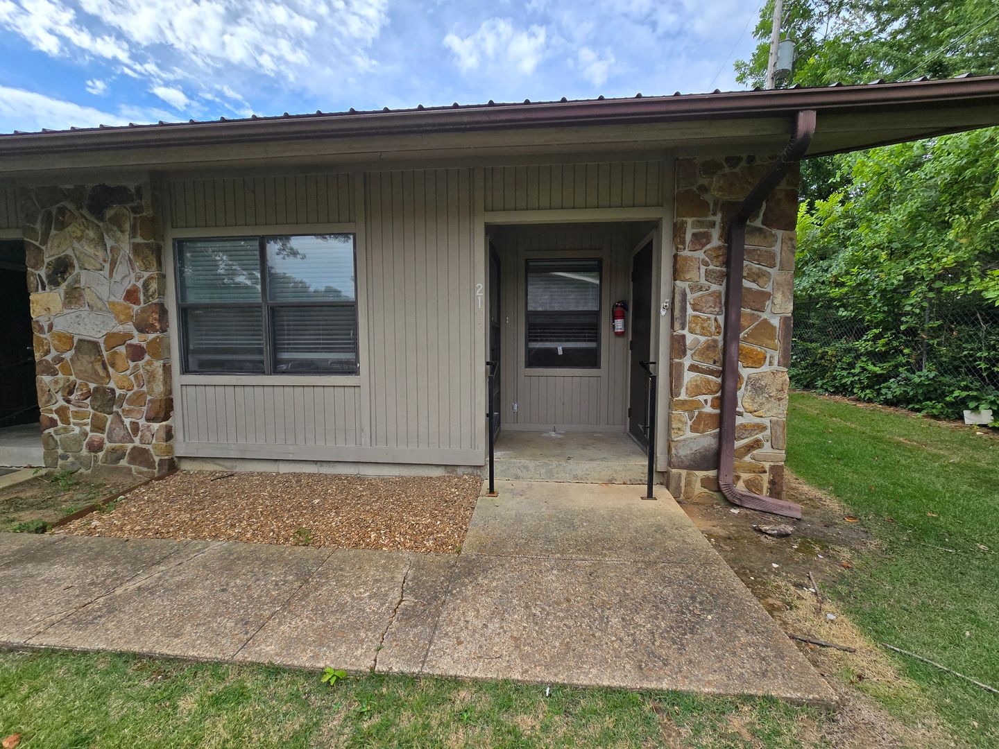 Batesville Apartment: 330 S 17th St.