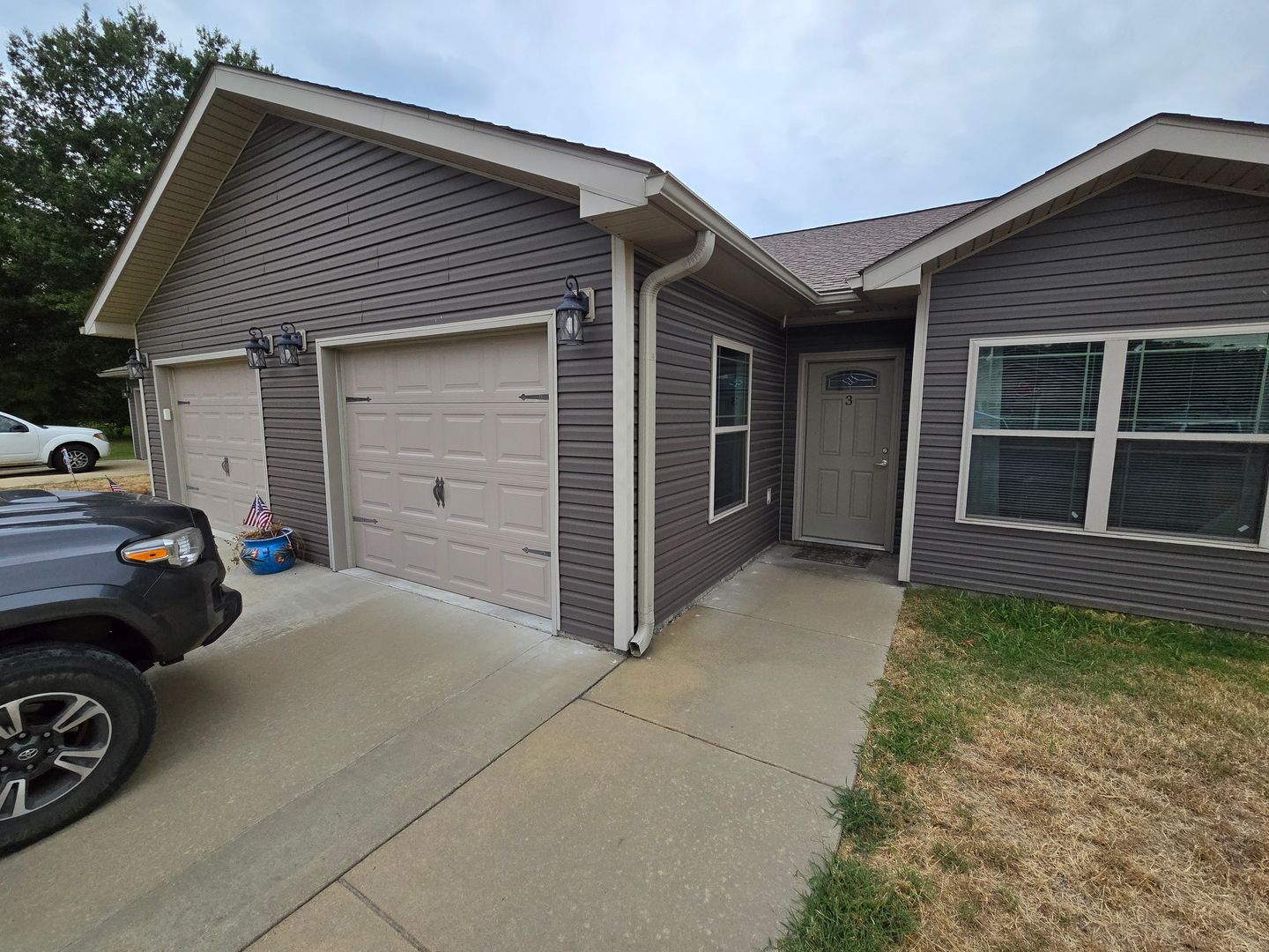 Newport Multiplex: 1423 McLain Street - #2