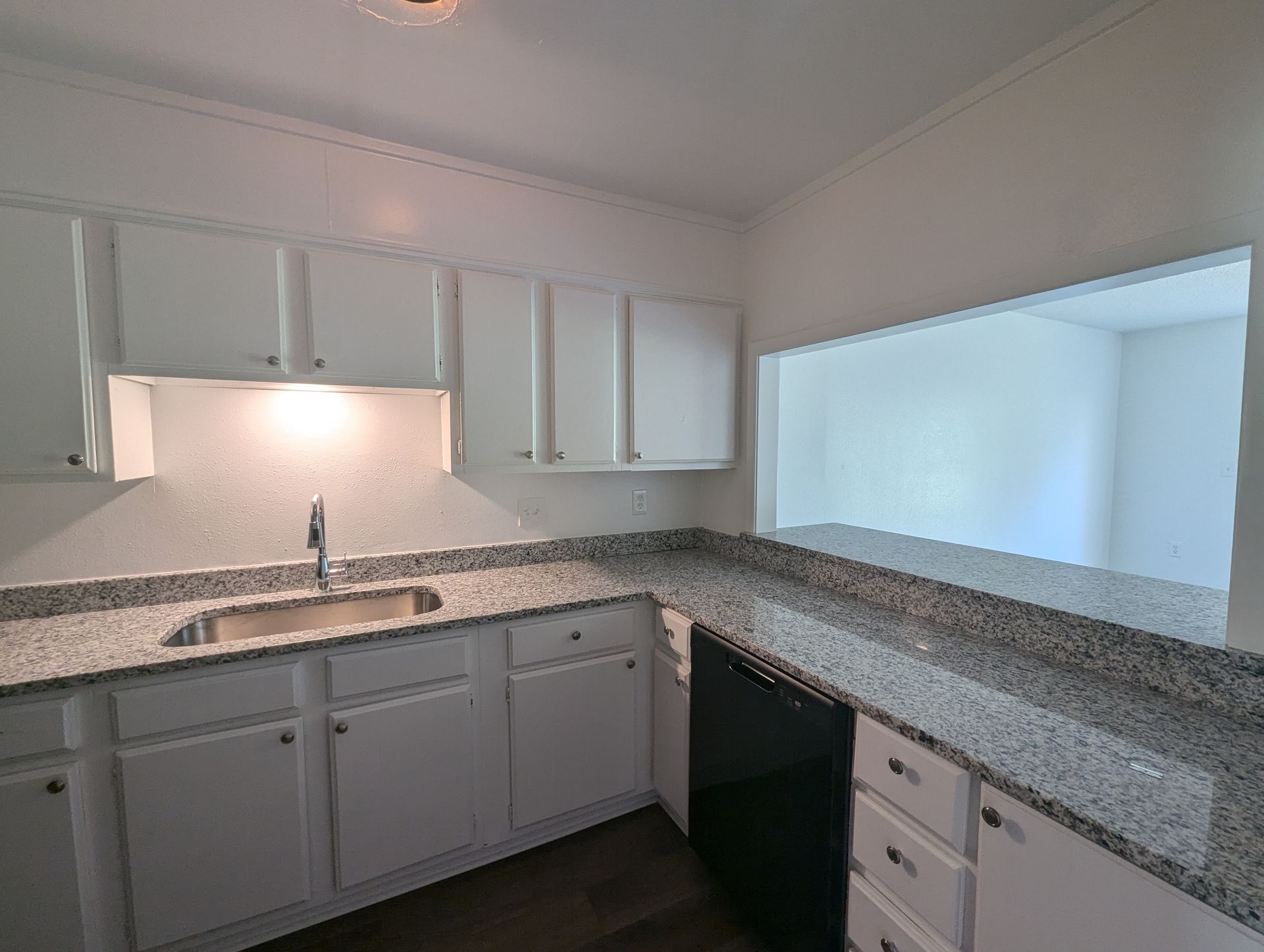 Newly Remodeled 2/1.5 Townhouse in Newport! 5 of 12