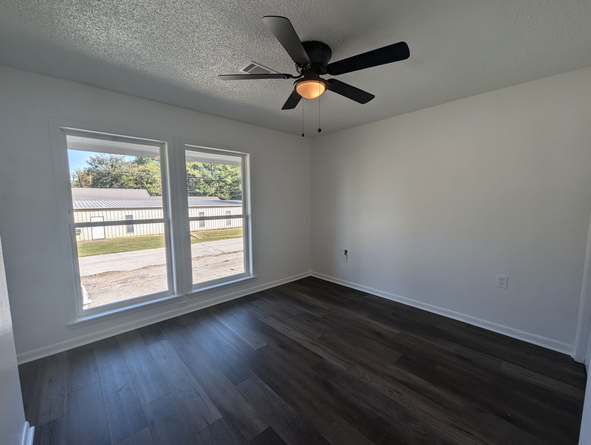 Newly Remodeled 2/1.5 Townhouse in Newport! 7 of 12