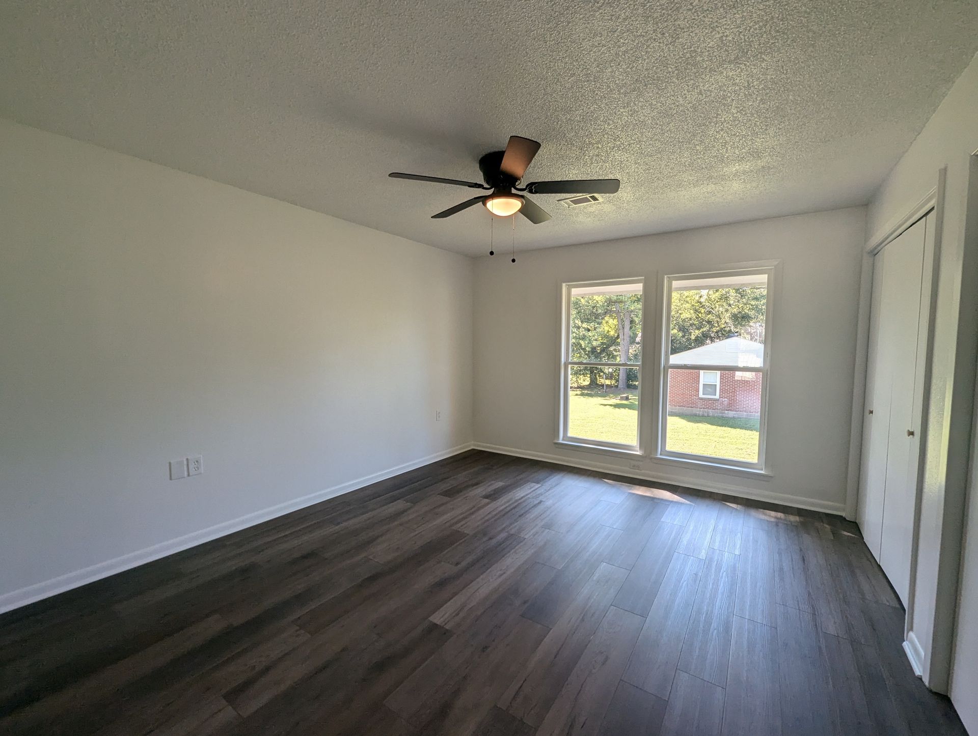 Newly Remodeled 2/1.5 Townhouse in Newport! 11 of 12