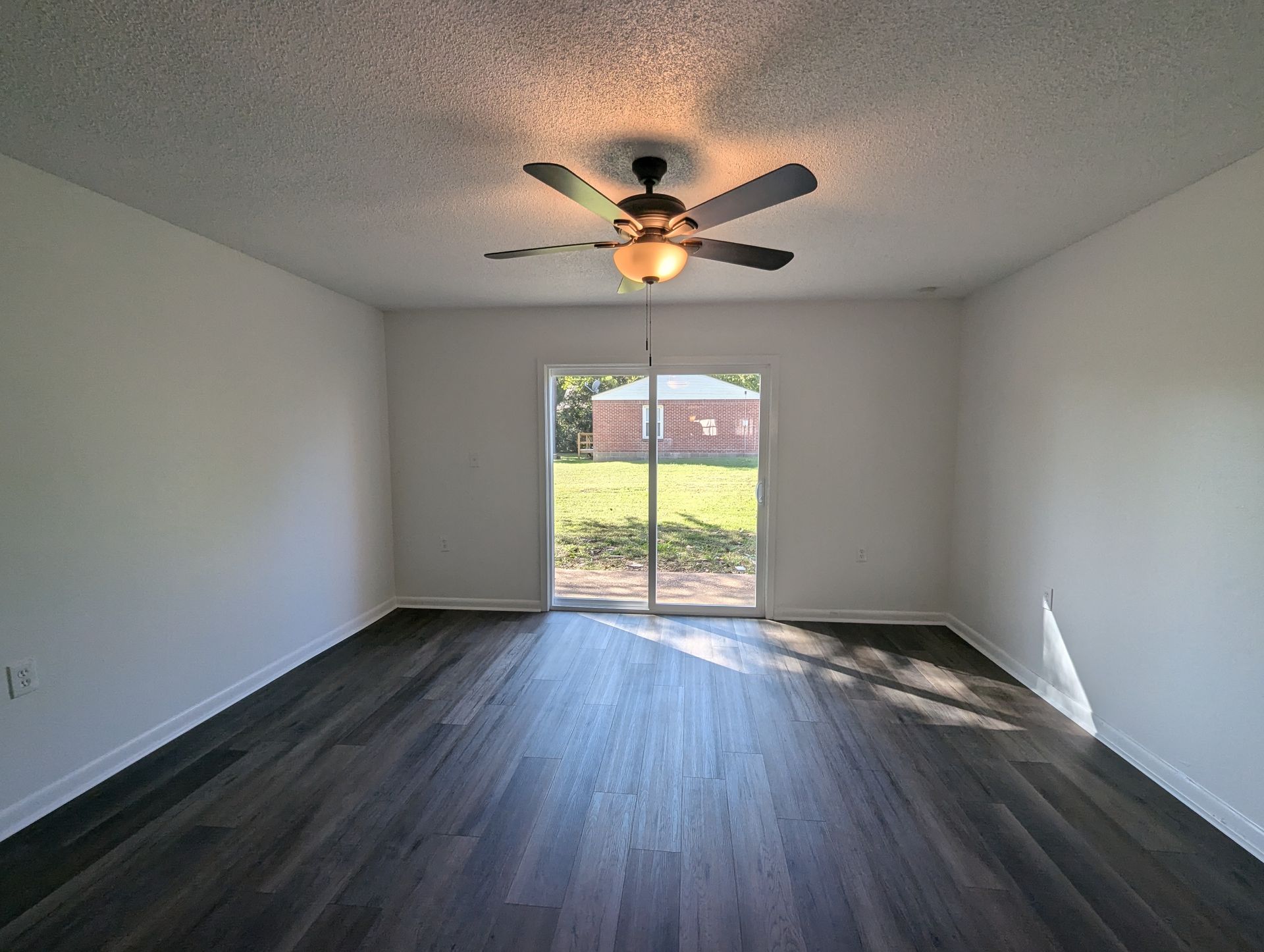 Newly Remodeled 2/1.5 Townhouse in Newport! 3 of 12