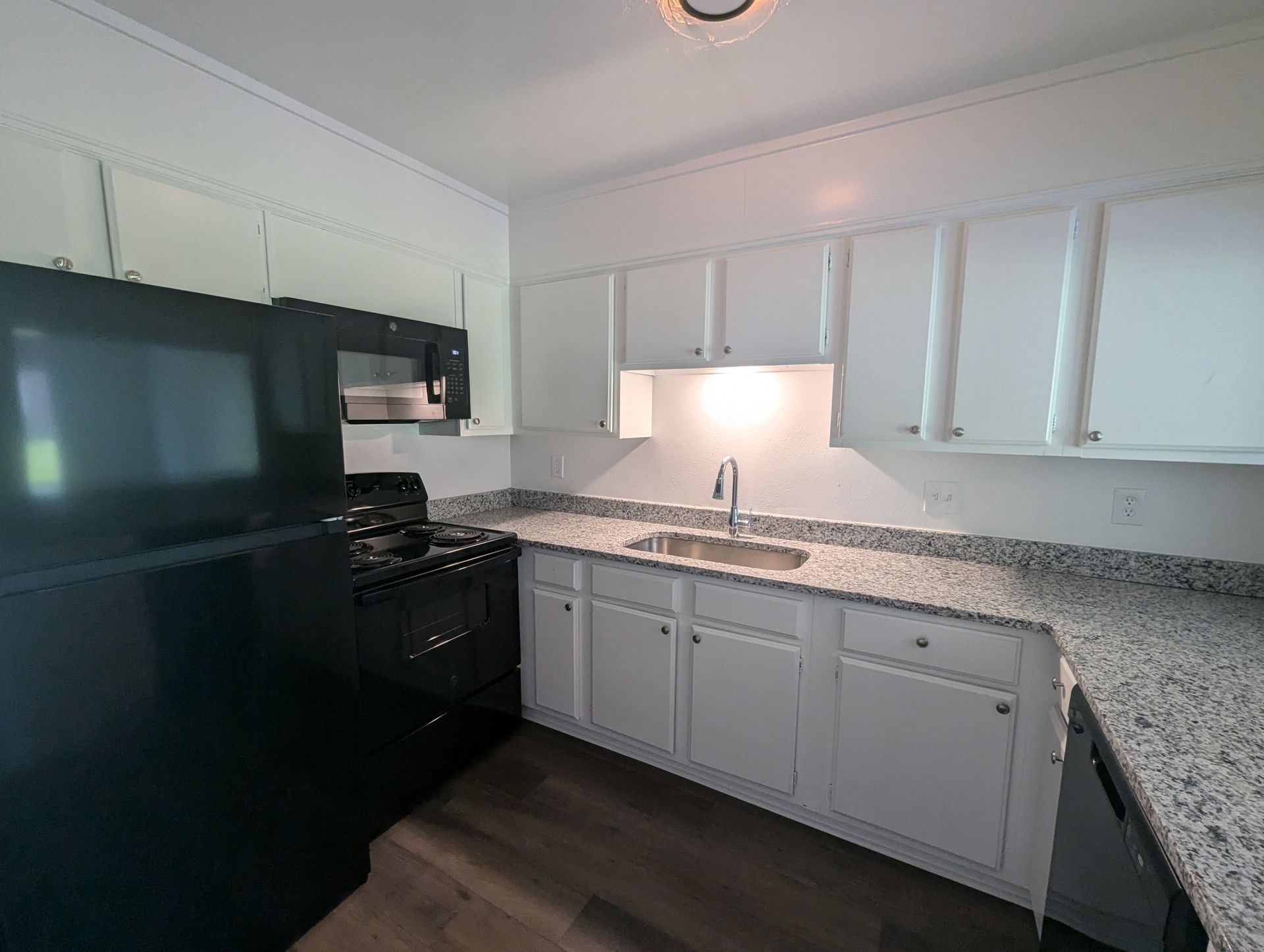 Newly Remodeled 2/1.5 Townhouse in Newport! 6 of 12