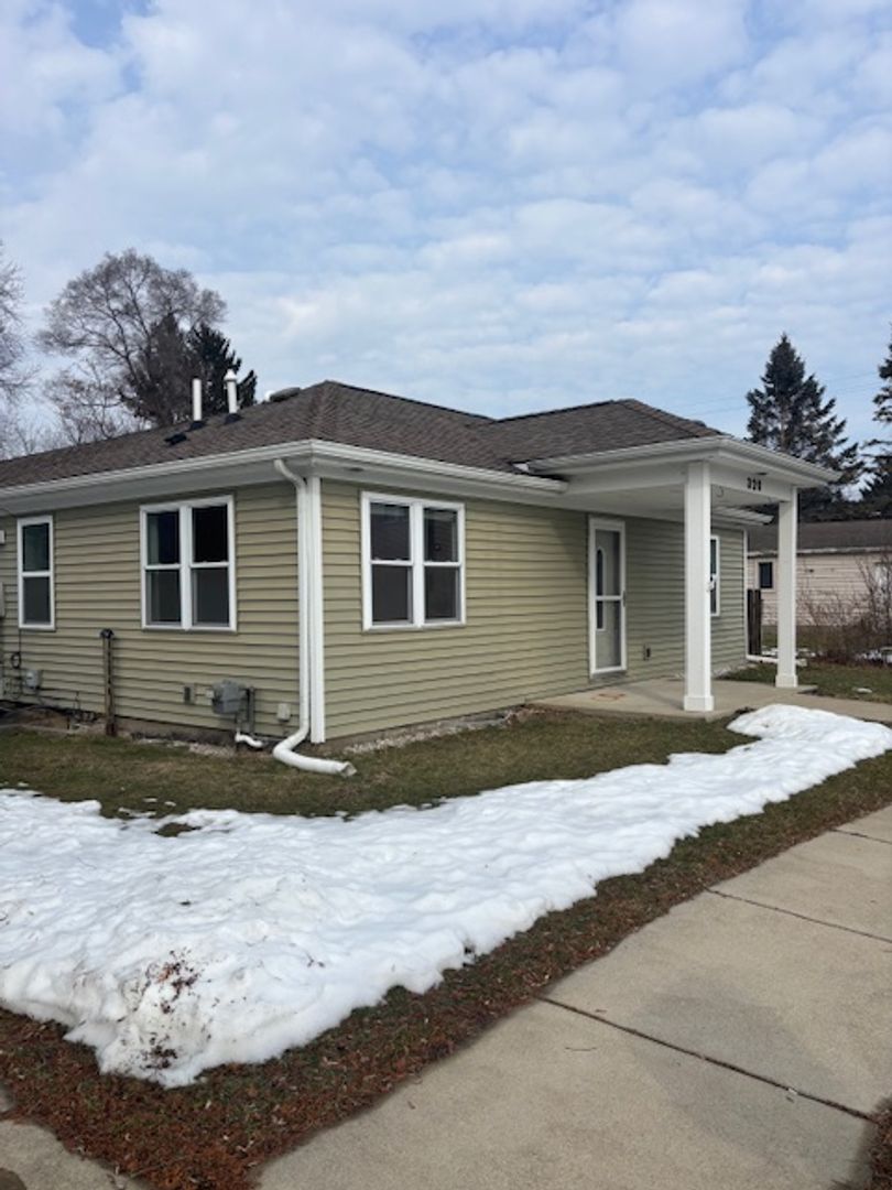 HOWELL House: 320 BUSH