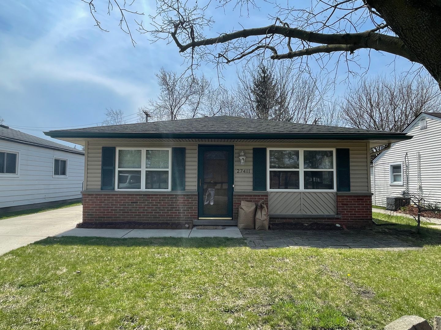 LIVONIA House: 27411 LONG ST.