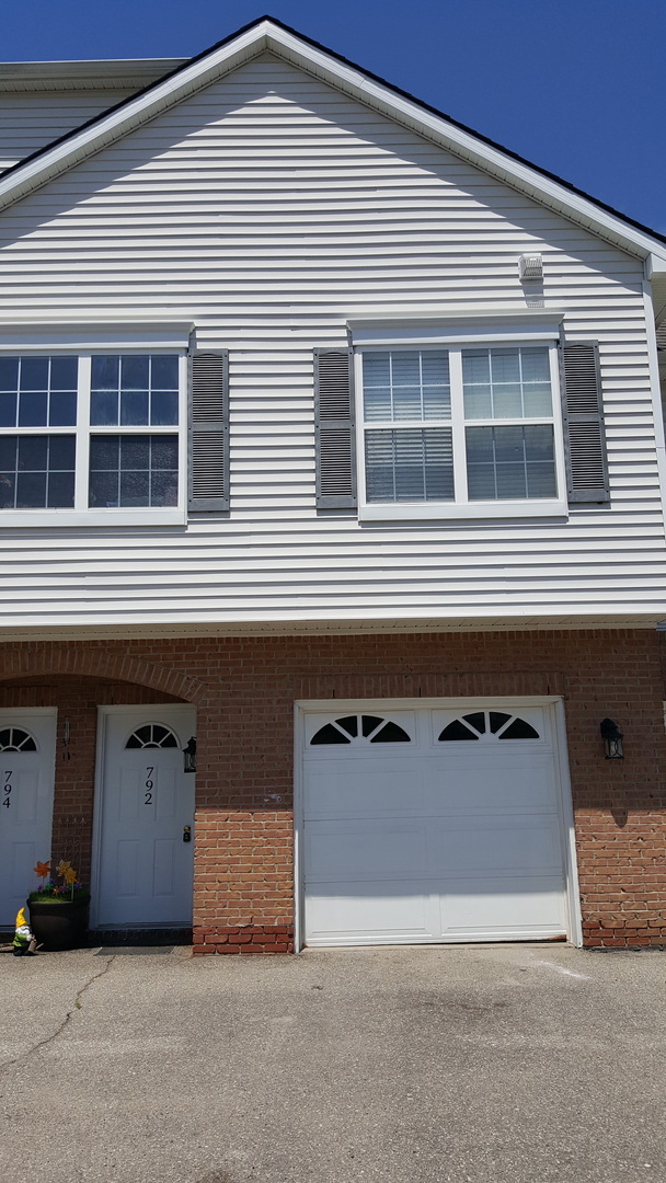 HOWELL House: 792 OLDE ENGLISH