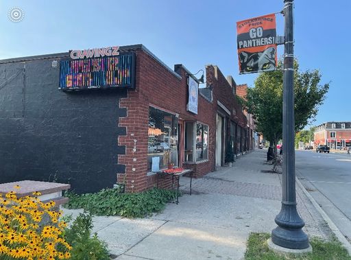 BEAUTIFUL COMMERICAL PROPERTY FOR LEASE, END UNIT IN DOWNTOWN STOCKBRIDGE!!
