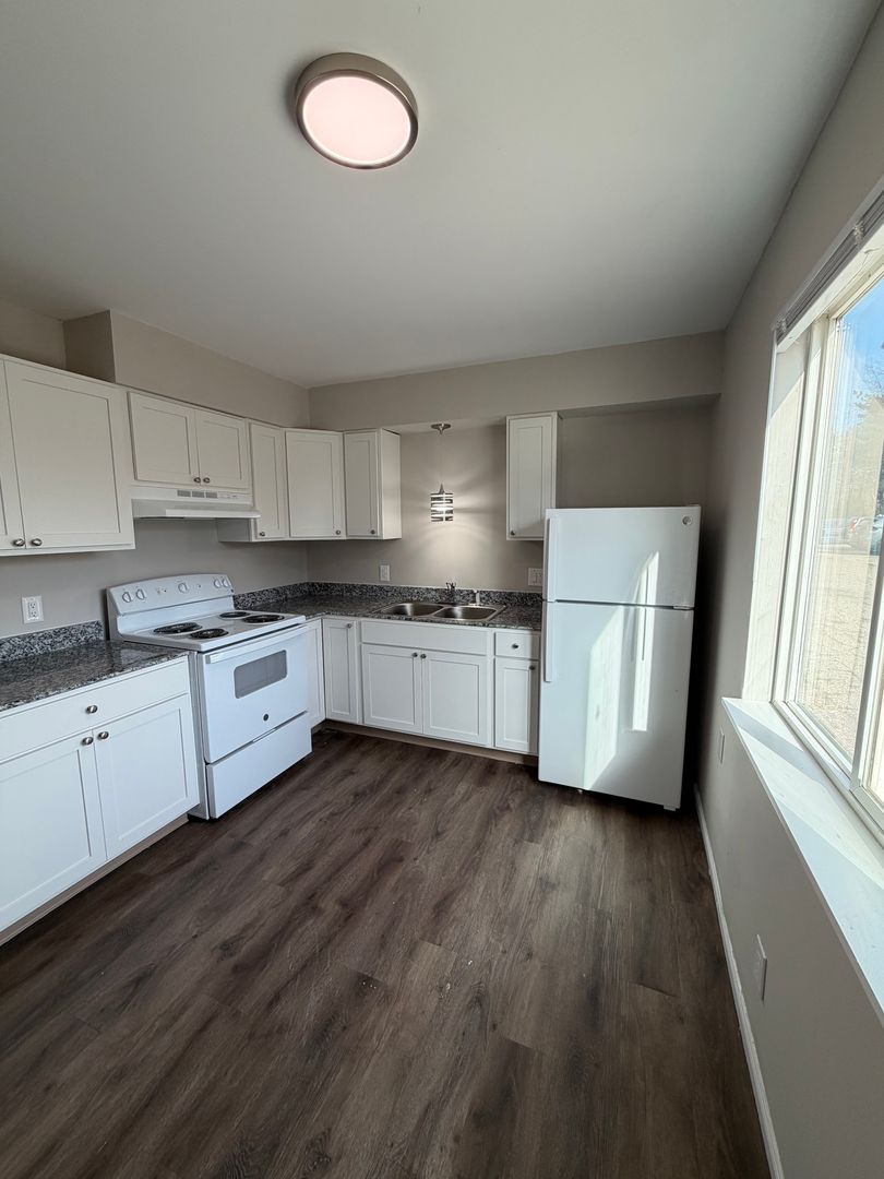 Allendale Apartment: 6438-6692 Martinie Dr