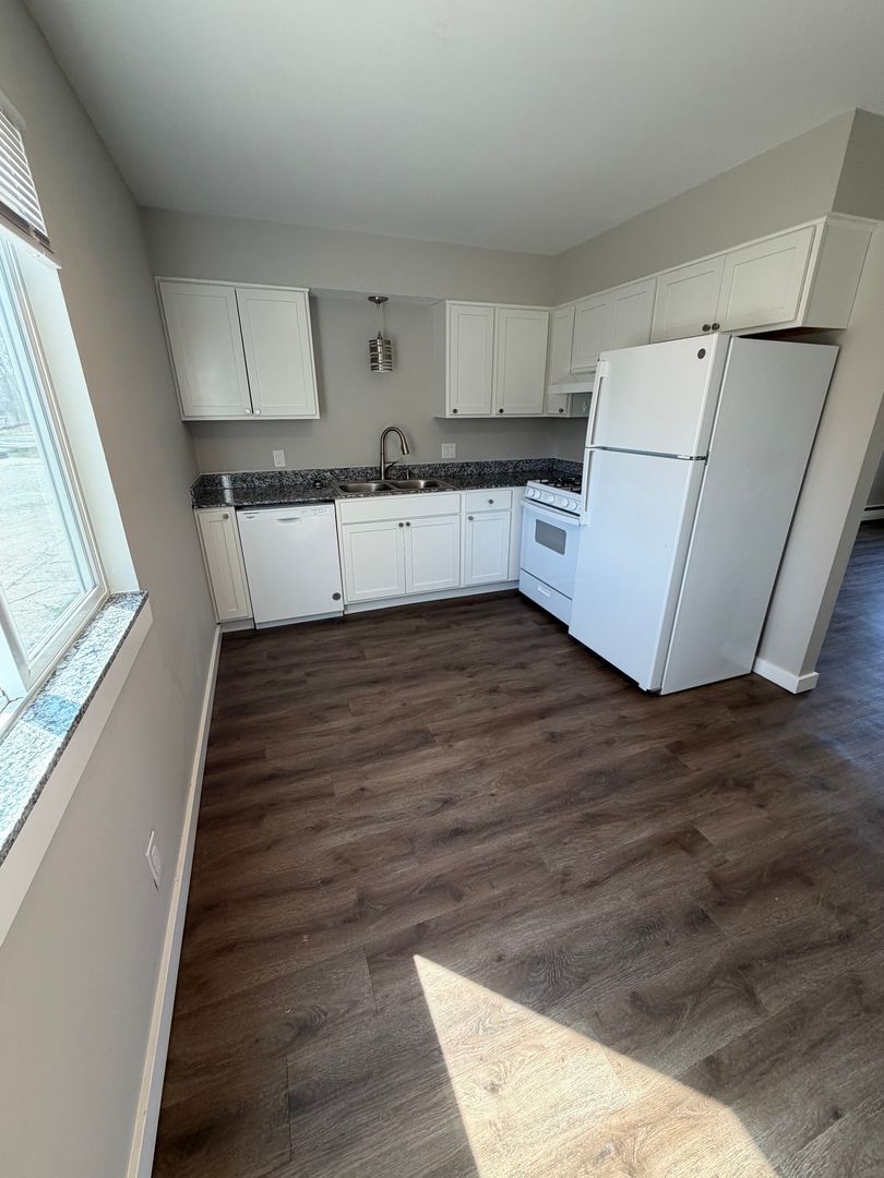 Allendale Apartment: 6438-6692 Martinie Dr