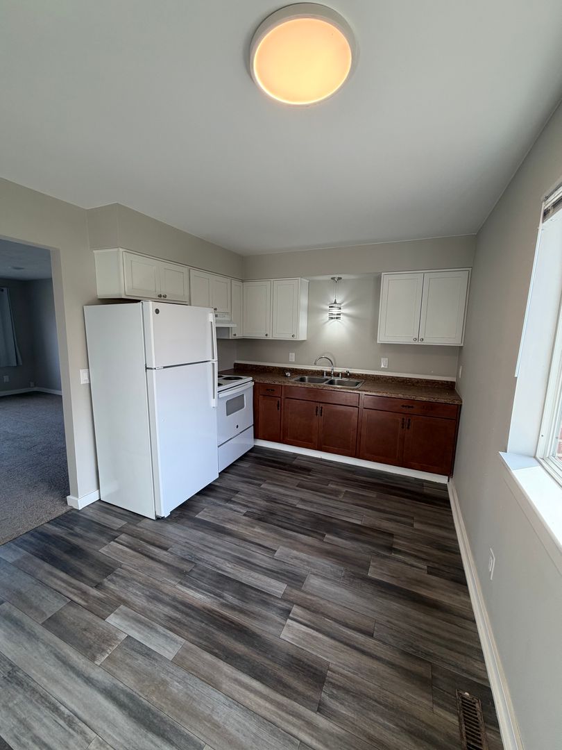 Allendale Apartment: 6438-6692 Martinie Dr