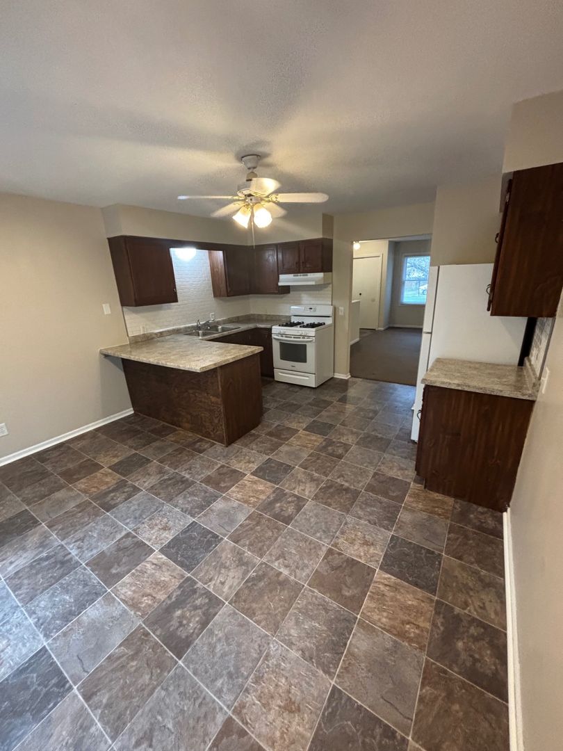 Kentwood Apartment: 5790 Madison Avenue SE