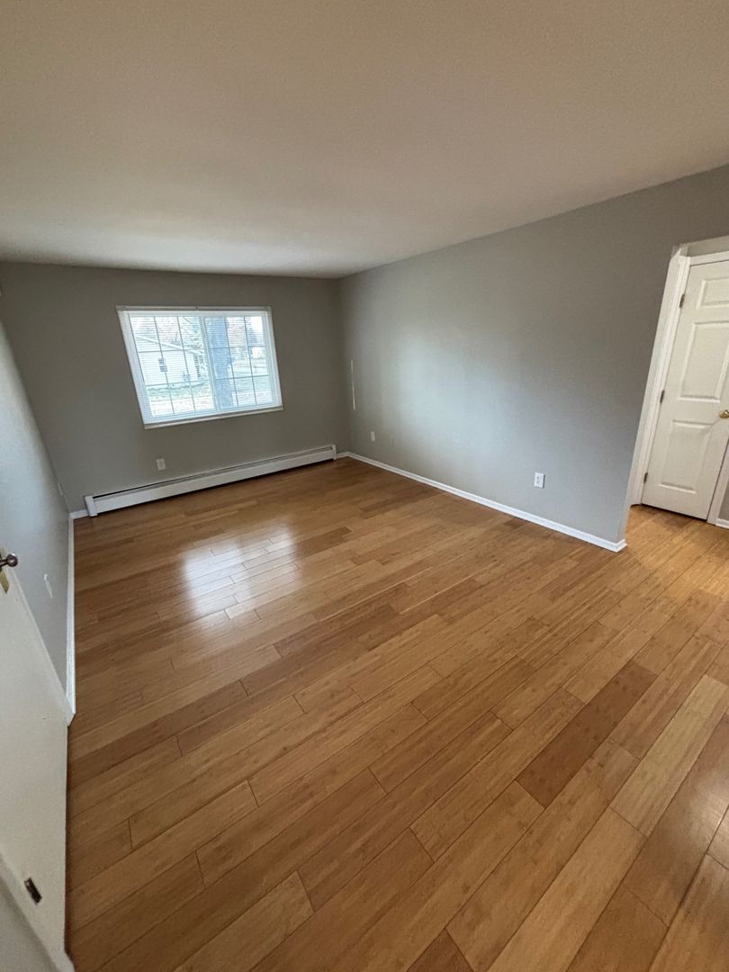 Kentwood Apartment: 577-587 Andover St SE