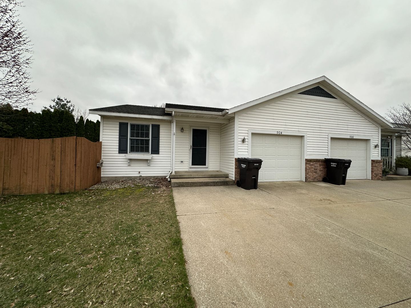 Jenison Apartment: 904 Vos Street