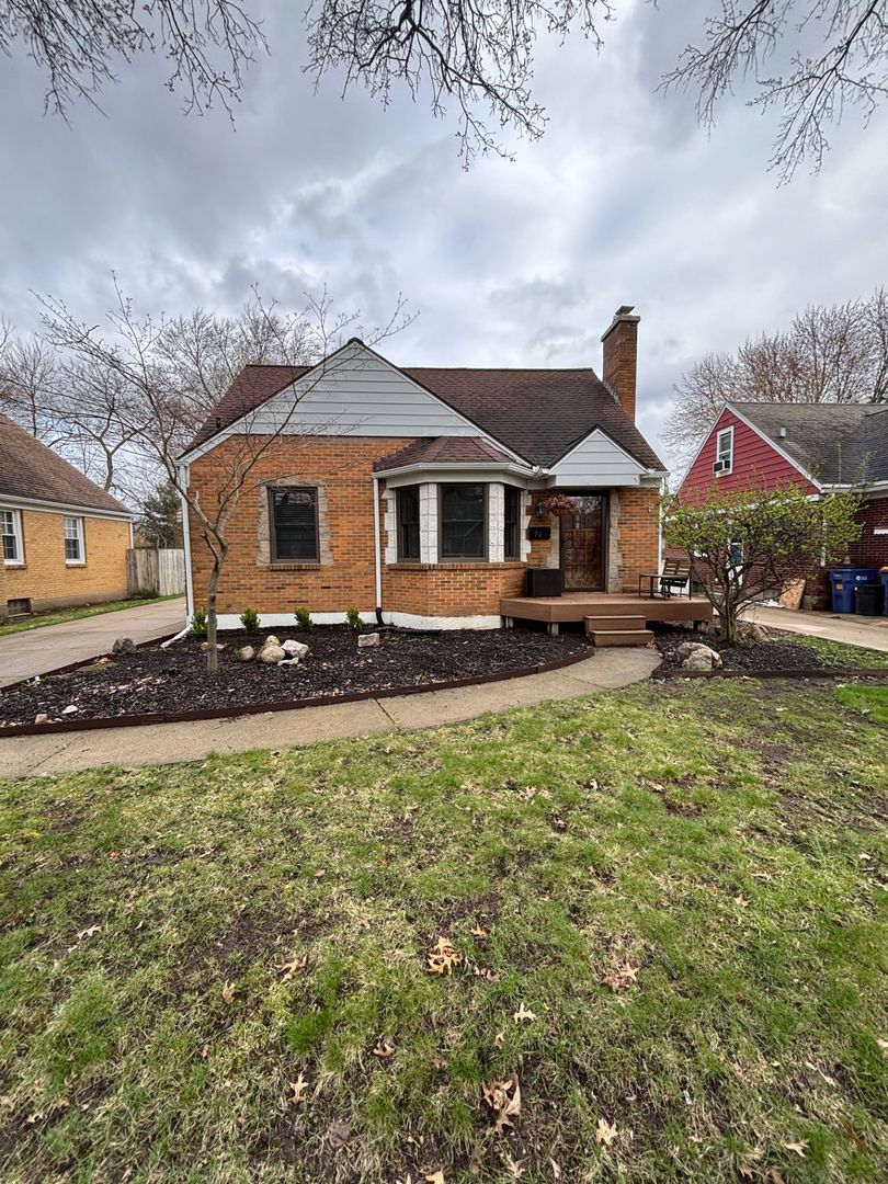 Grand Rapids House: 709 Mulford Dr SE