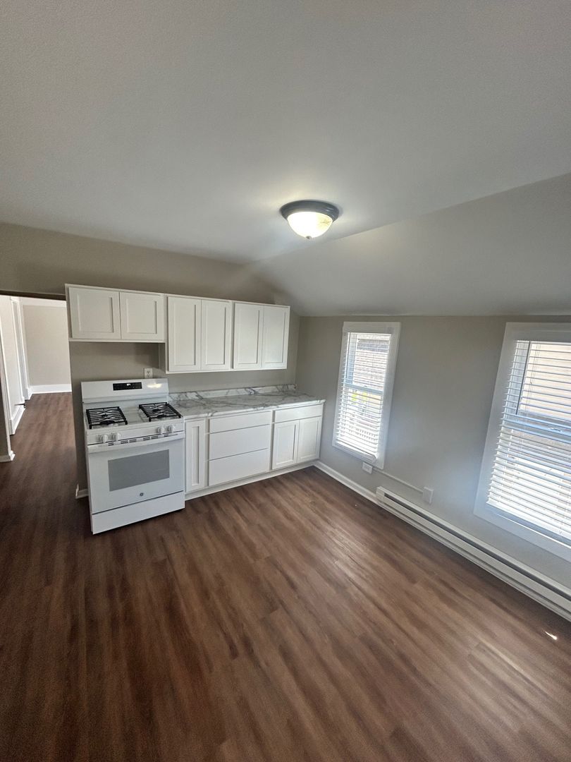 Grand Rapids Apartment: 1121 Jennette Avenue NW