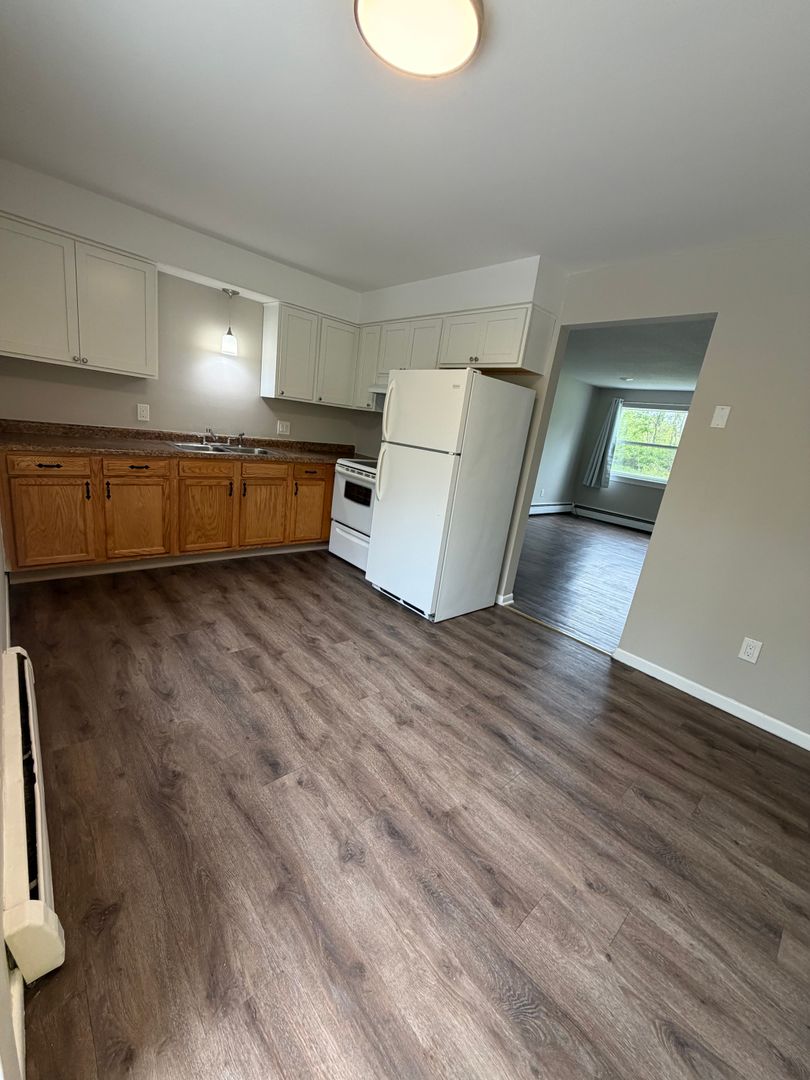 Allendale Apartment: 6438-6692 Martinie Dr