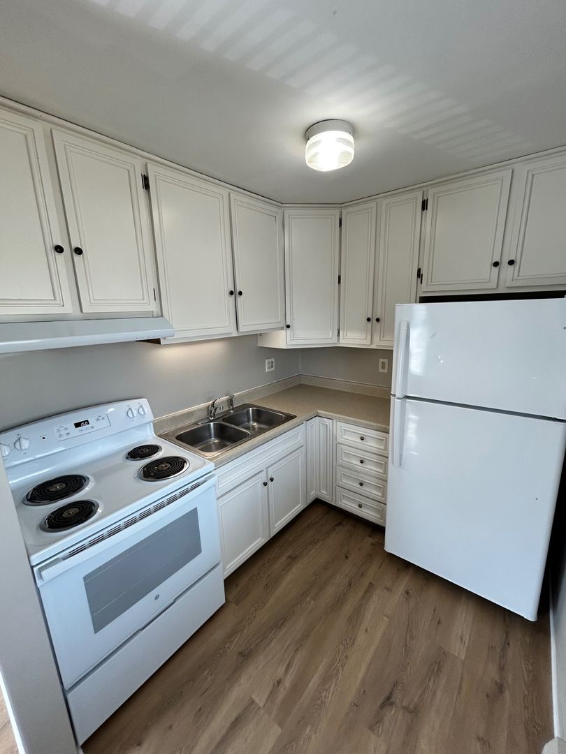 Cedar Springs Apartment: 136 S 7th Street