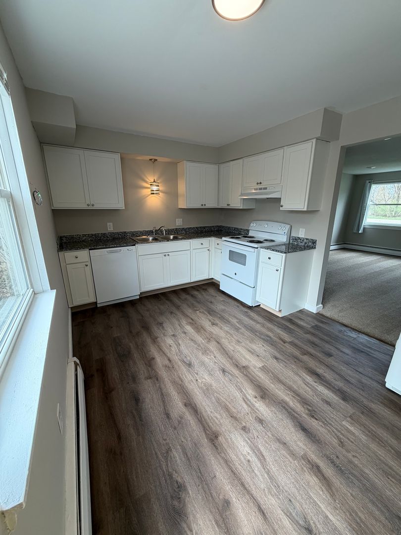 Allendale Apartment: 6438-6692 Martinie Dr