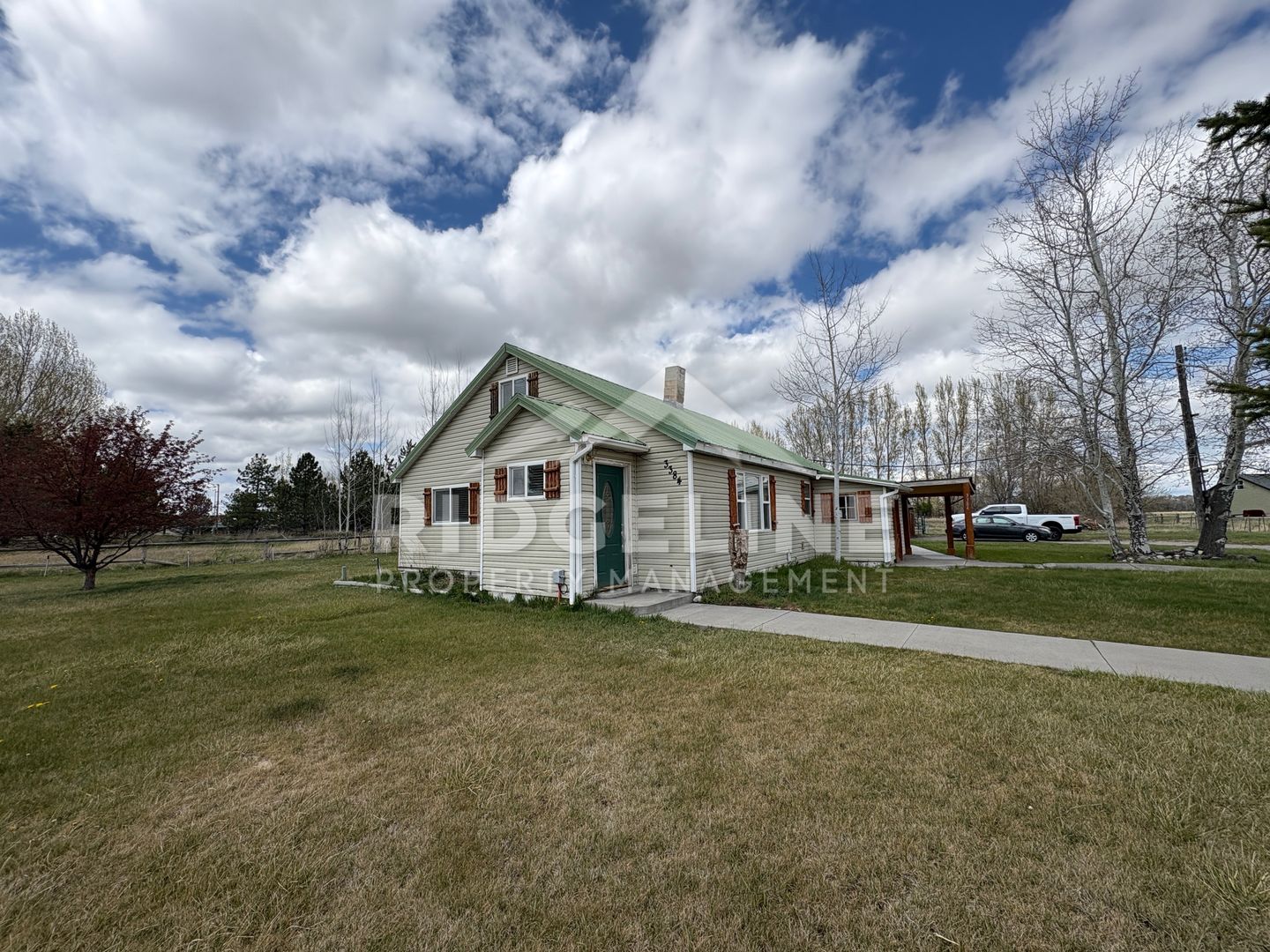 Rexburg House: 3384 W 6800 S