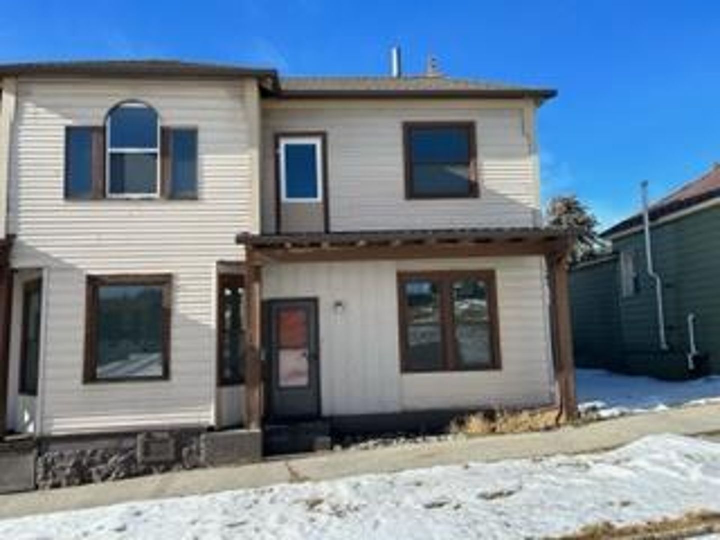 Butte Apartment: 221 N Henry Ave