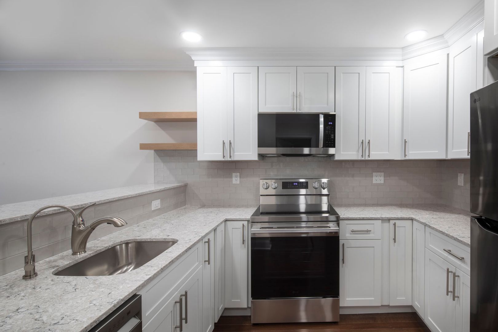 Bergenfield Apartment: 47 Legion Drive