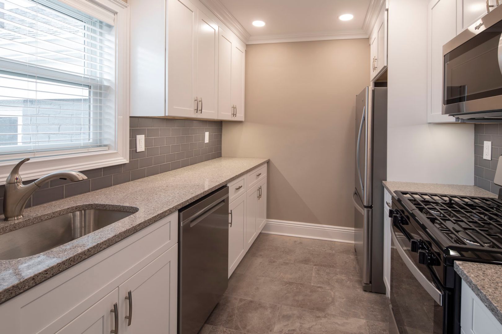 Leonia Apartment: 405 - 425 Broad Avenue,