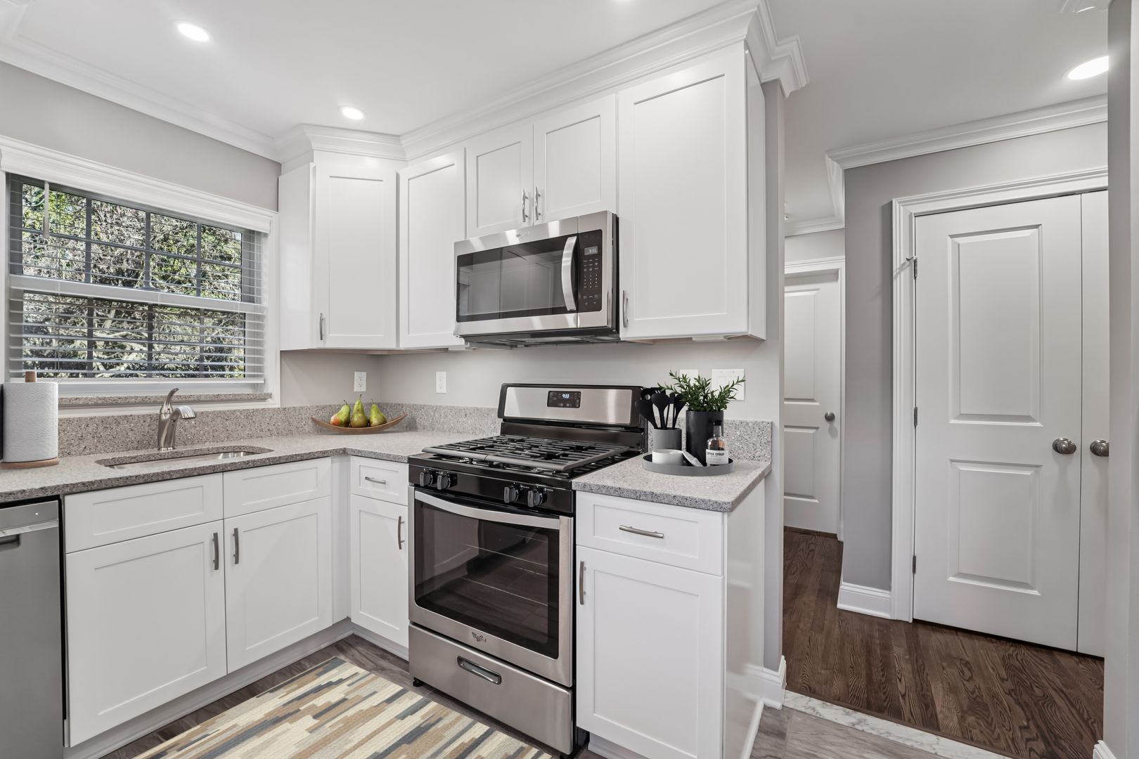 Tenafly Apartment: 18 Engle Street
