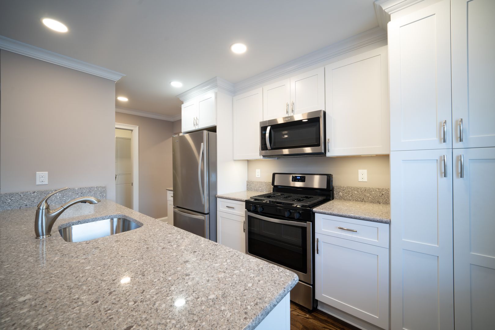 Bergenfield Apartment: 16 Hickory Avenue