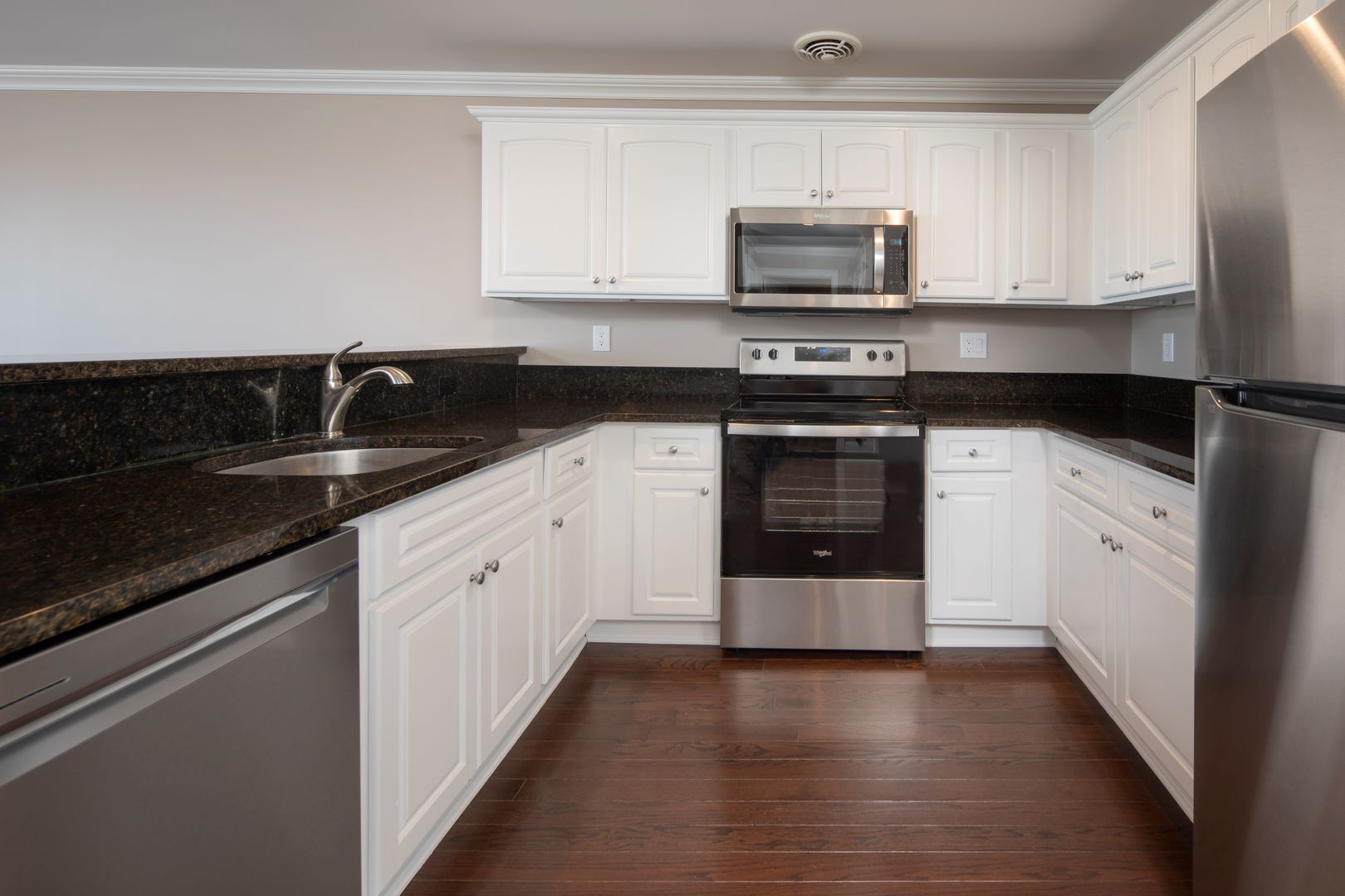 Bergenfield Apartment: 47 Legion Drive