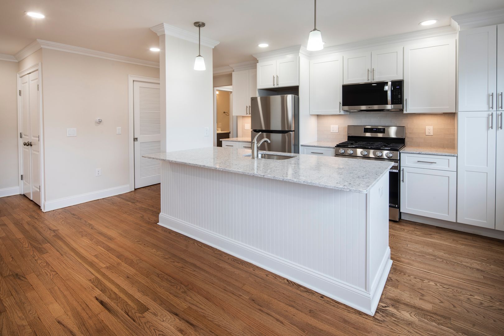 Bergenfield Apartment: 16 Hickory Avenue