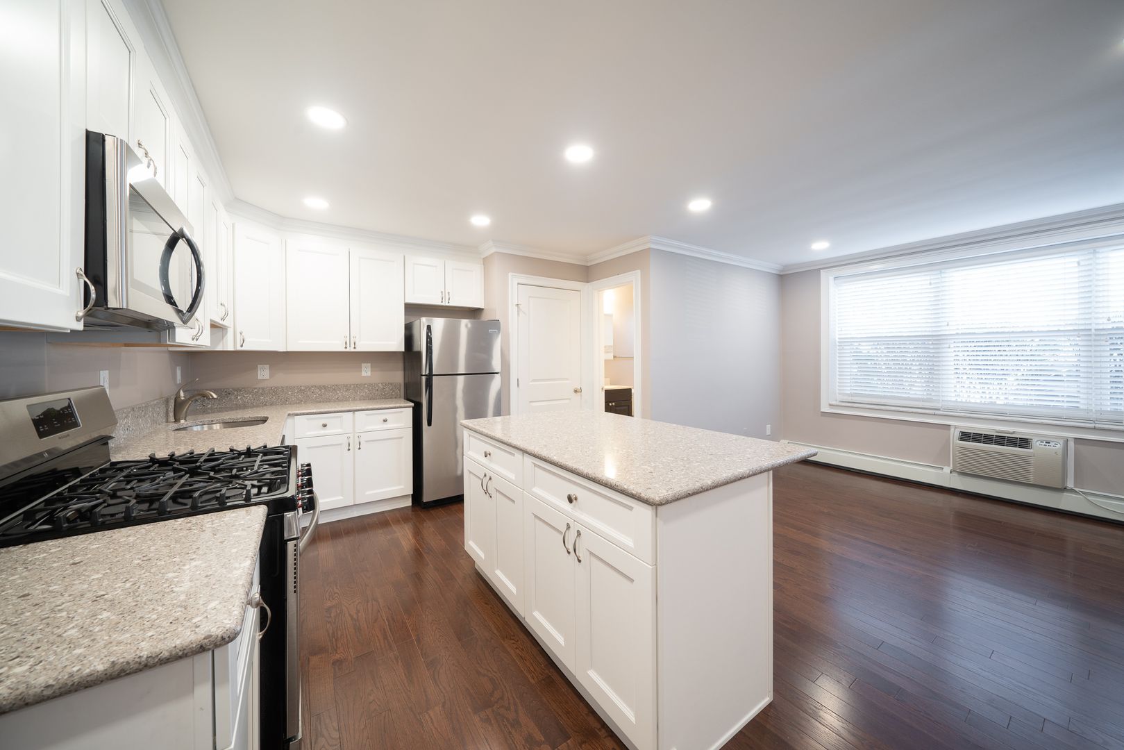 Bergenfield Apartment: 16 Hickory Avenue