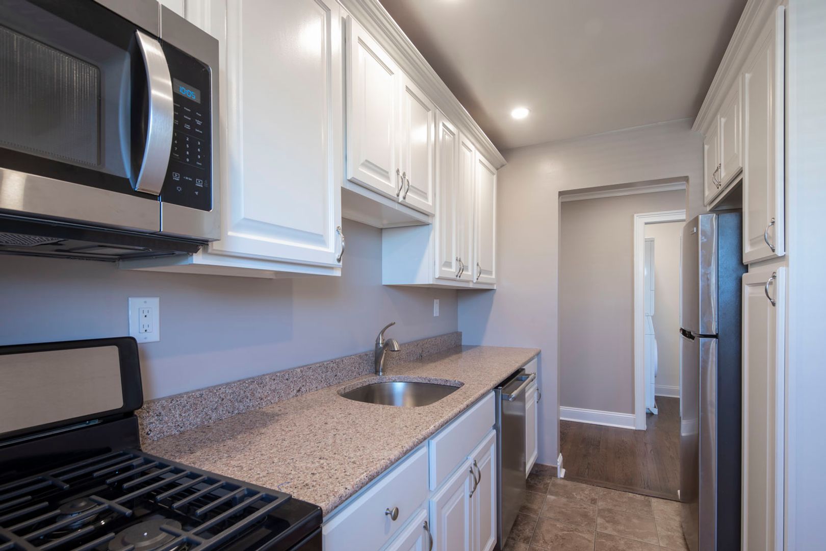 Bergenfield Apartment: 16 Hickory Avenue