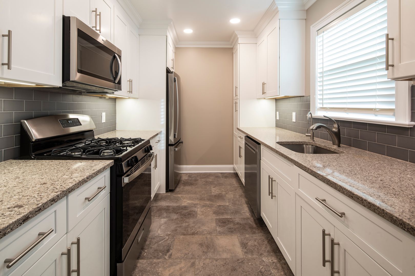 Leonia Apartment: 405 - 425 Broad Avenue,