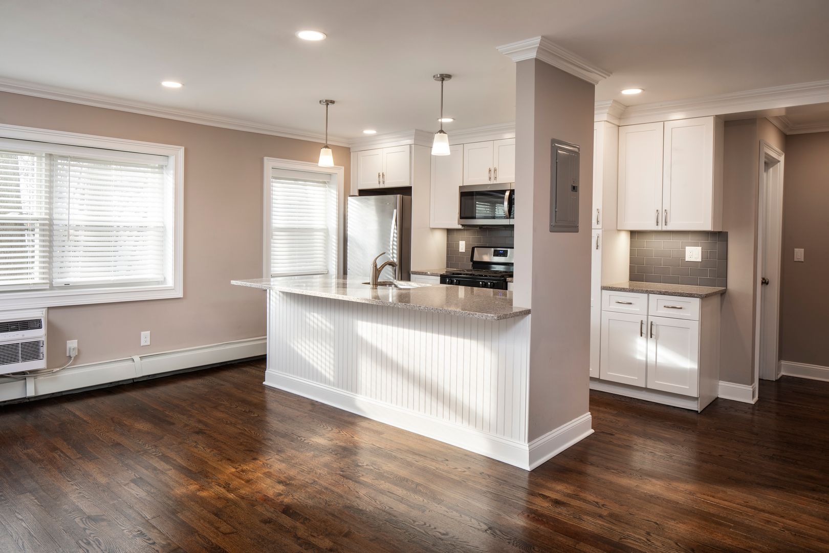 Bergenfield Apartment: 16 Hickory Avenue