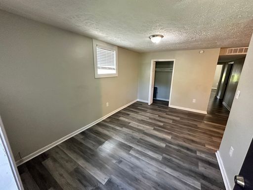 Recently Renovated 2 Bedroom Now Available!! – photo 1